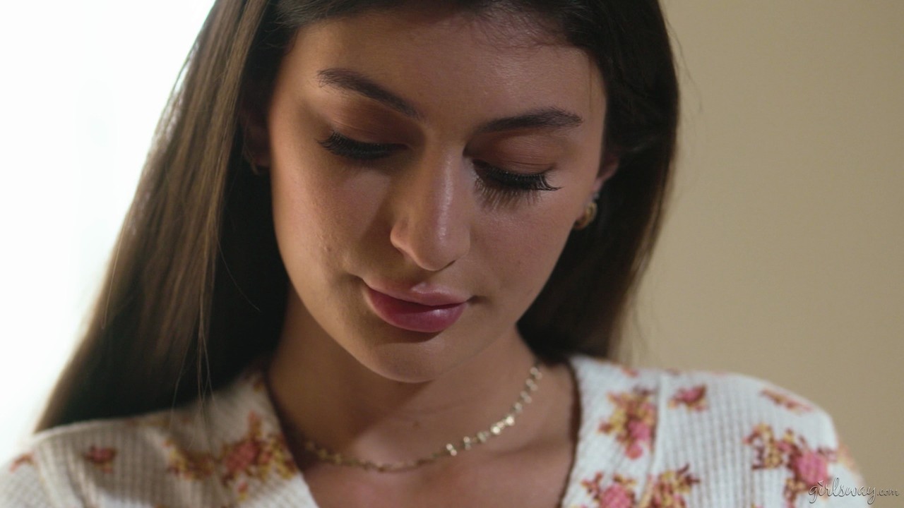 Girls Way 呈现 Kimora Quin 和 Mae Milano 的裸照