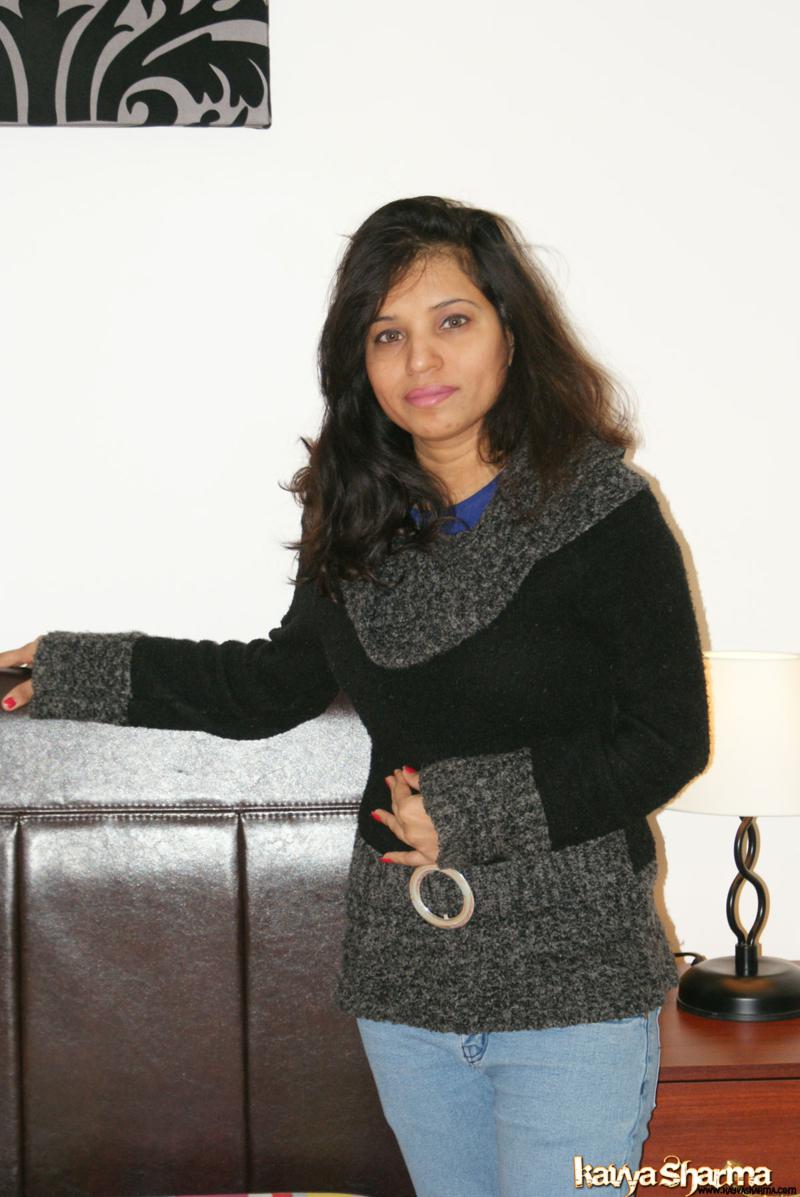 Indian Kavya Sharma Cups Natural Breast After Disrobing To Masturbate