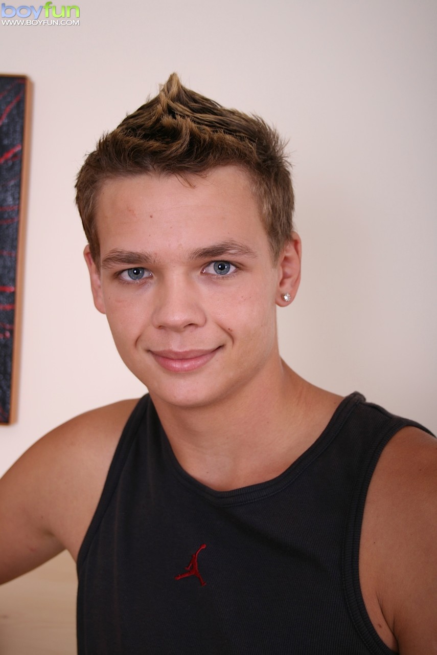 少年とルーカスの7枚の熱いセックス画像