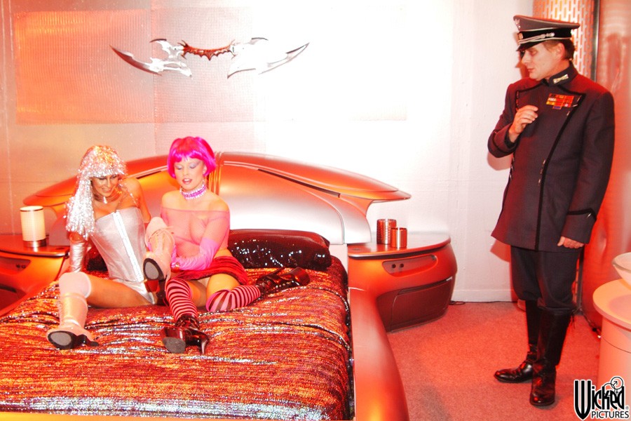 Petite Pornstar Amber Rain And Friend Share Stiff Boner On Bed