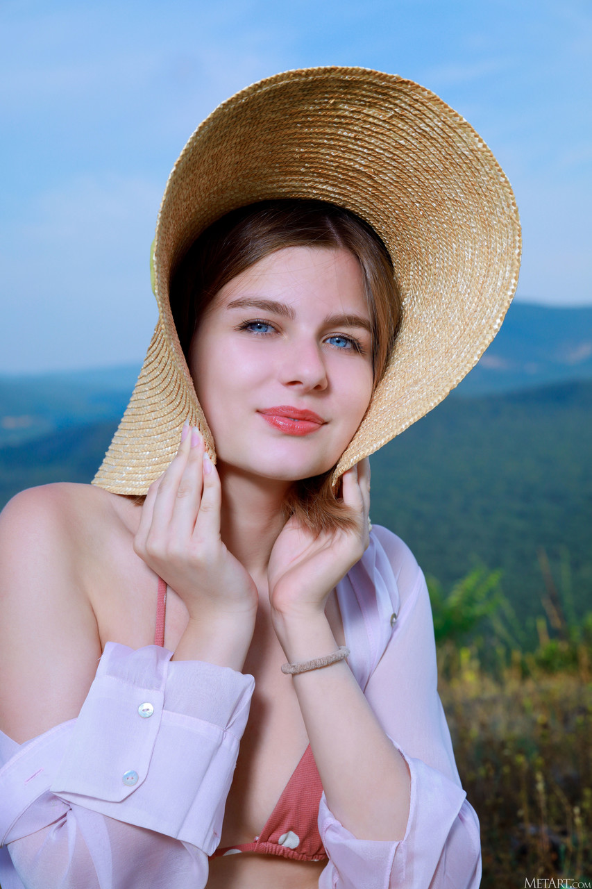 Helana Performs Naked On Met Art