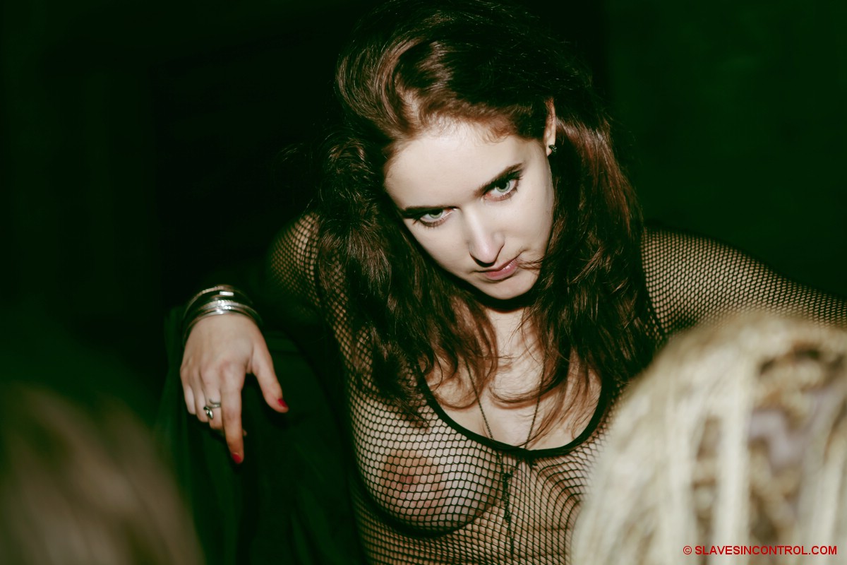 Sexy Chicks Use Machine Dildo Then Top Male Submissive