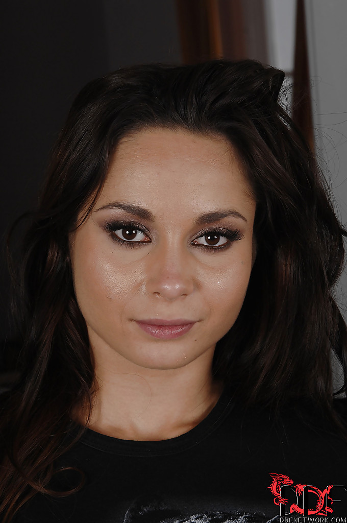 Nude Euro Model Aurelly Rebel Poses On Leather Chair