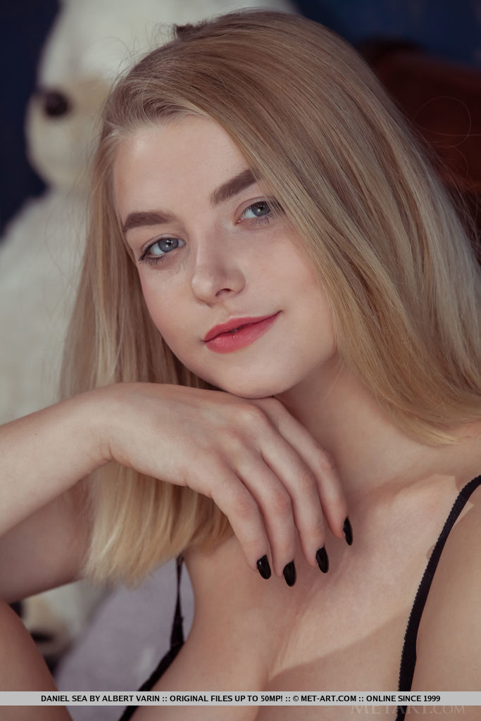 معرض للكبار فقط 21