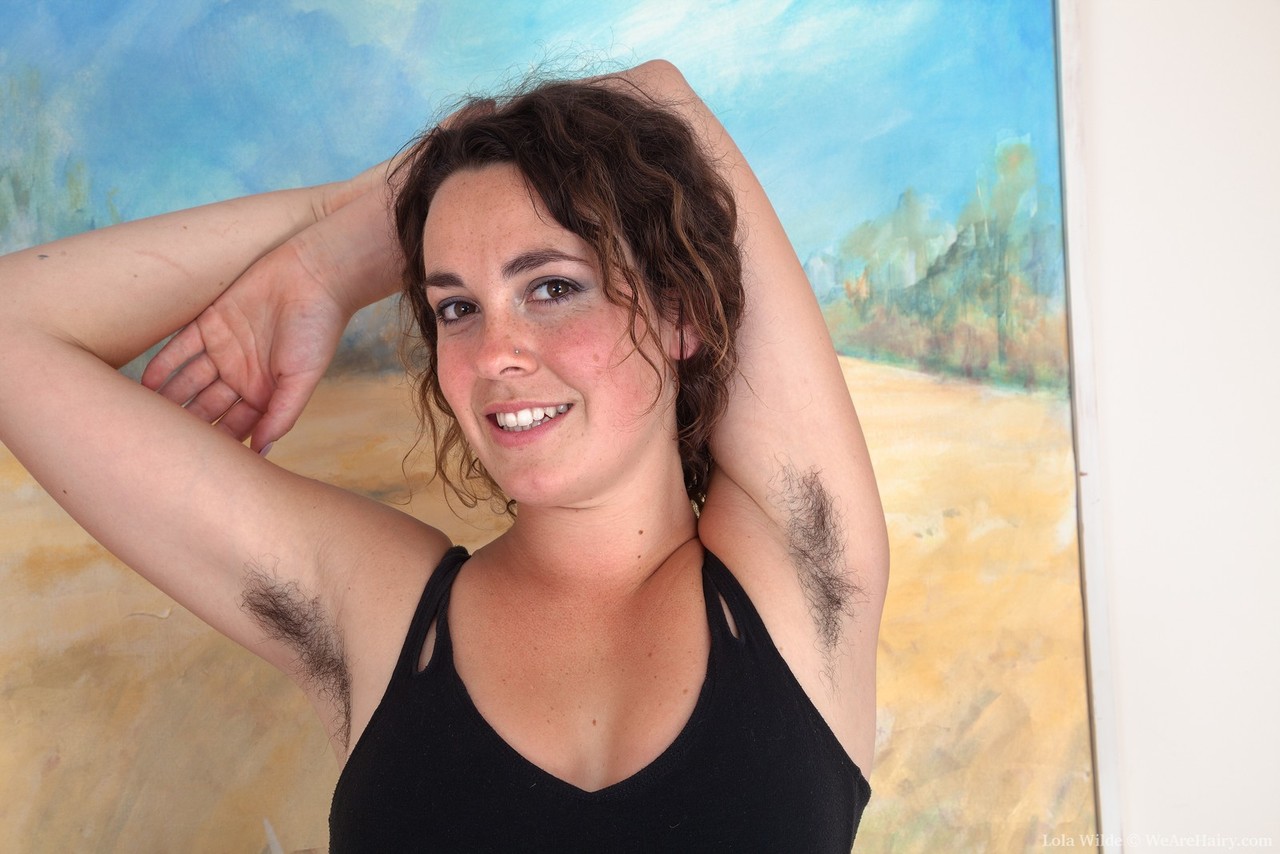 Amateur Lola Wilde Shows Hairy Pits And Full Bush