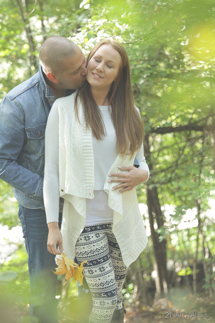 Petite Amie Hongroise Angel Blade Suce Et Baise Son Homme Dans La Nature