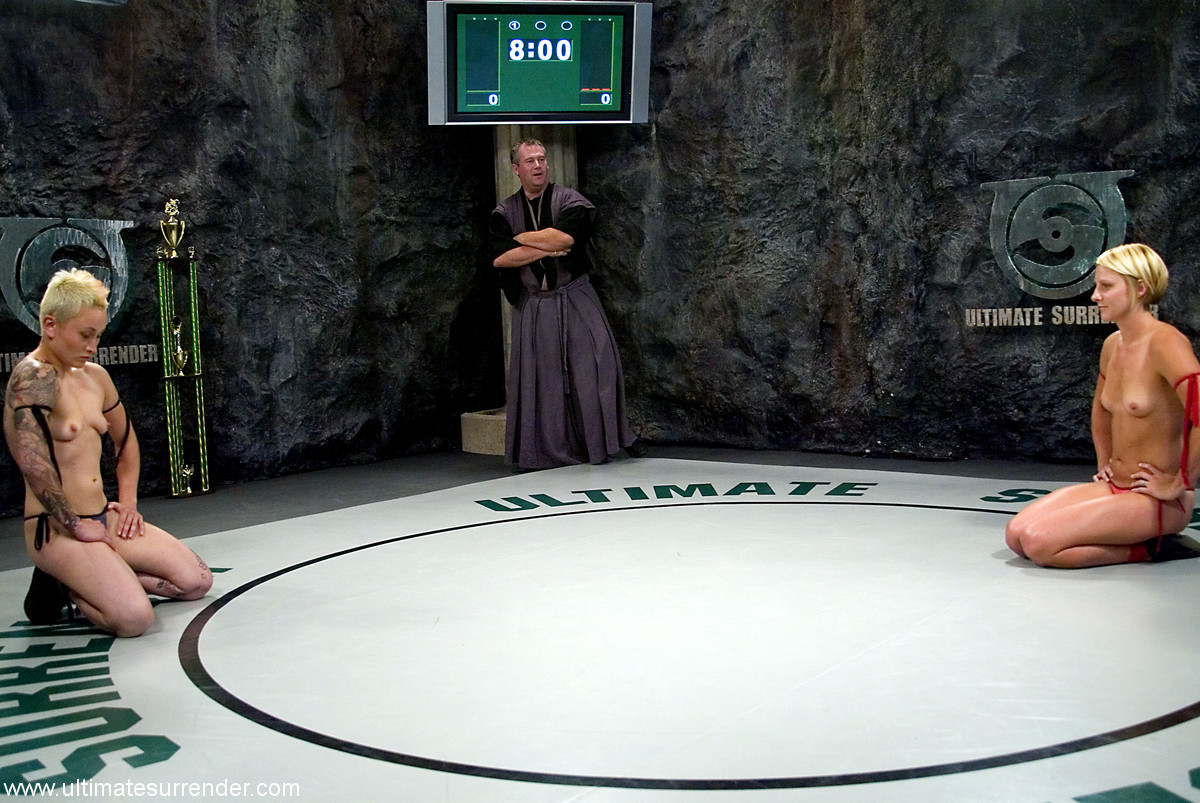 终极投降 与 Syd Blakovich 和 Vendetta 的裸体照片