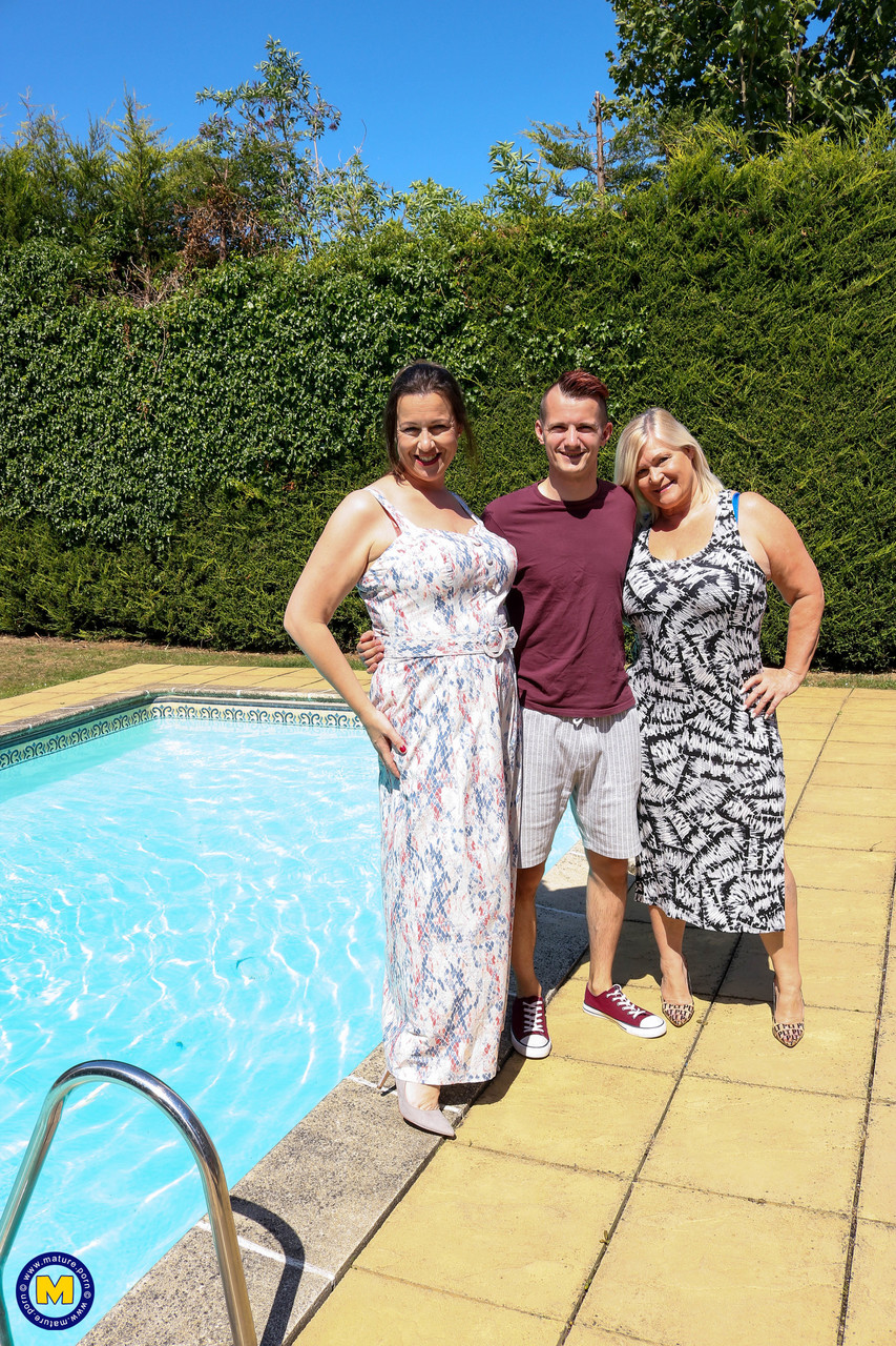 Sexy Reife Frauen Eva Jayne Und Lacey Starr Entkleiden Kerl Für Heißes Dreier