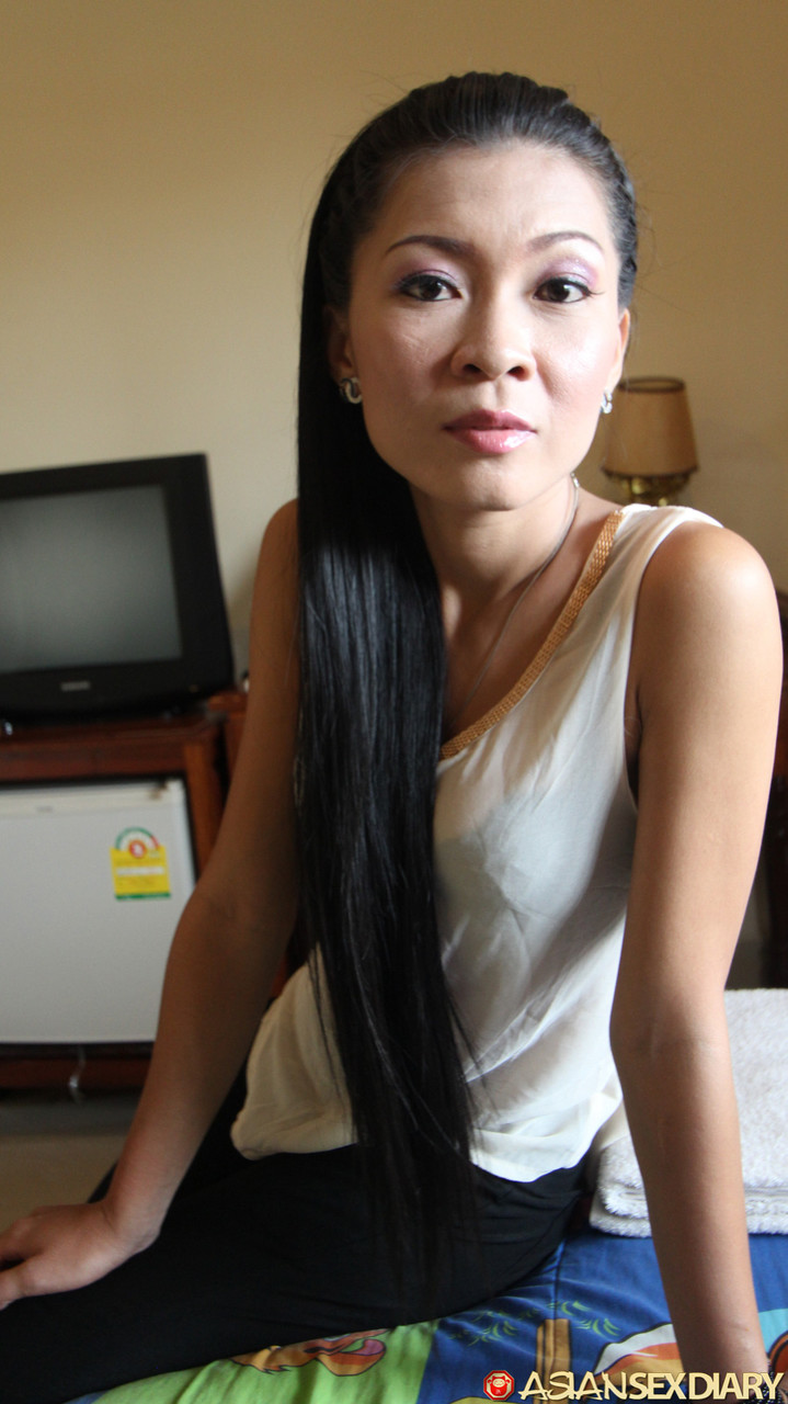 Jeune Asiatique Mince Gi Reçoit Une Éjaculation Interne Après Une Sexe POV Avec Un Farang