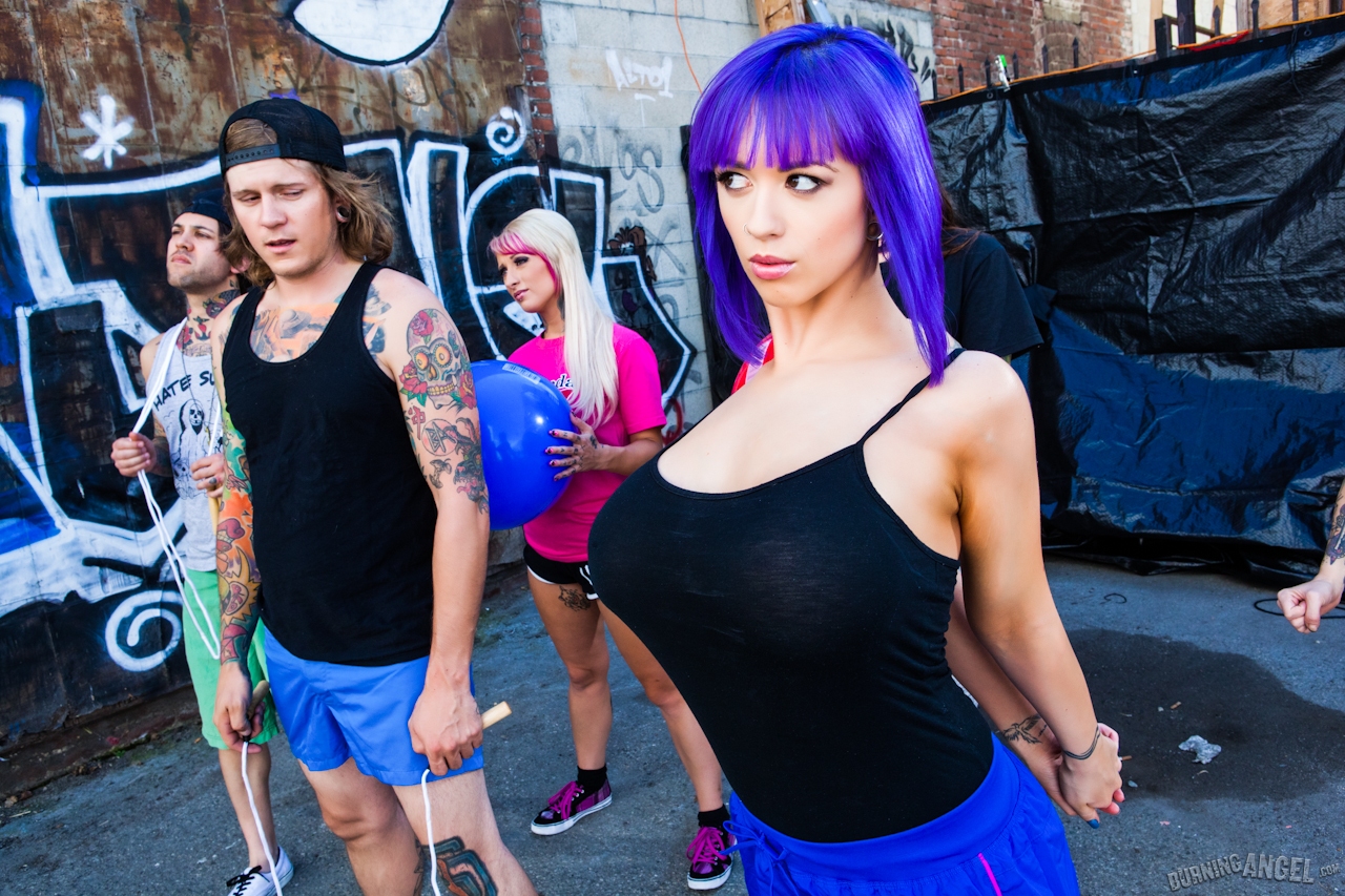 Busty Goth Chick Larkin Love Taking Hardcore Fuck And Cumshot From BBC