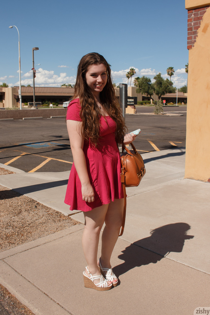 Amateur Hermosa Monica Horne Luce Su Culo Regordete Y Sus Grandes Tetas Naturales