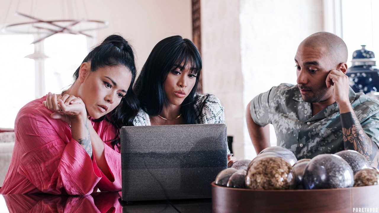 Ember Snow E Dana Vespoli Compartilham Seu Homem Em Um Menage