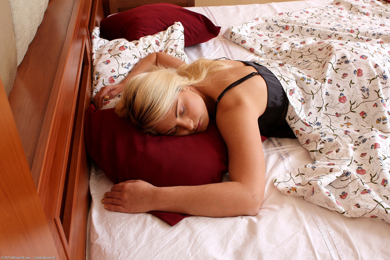 Blonde Ionella Shows Her Trimmed Pussy On Bed