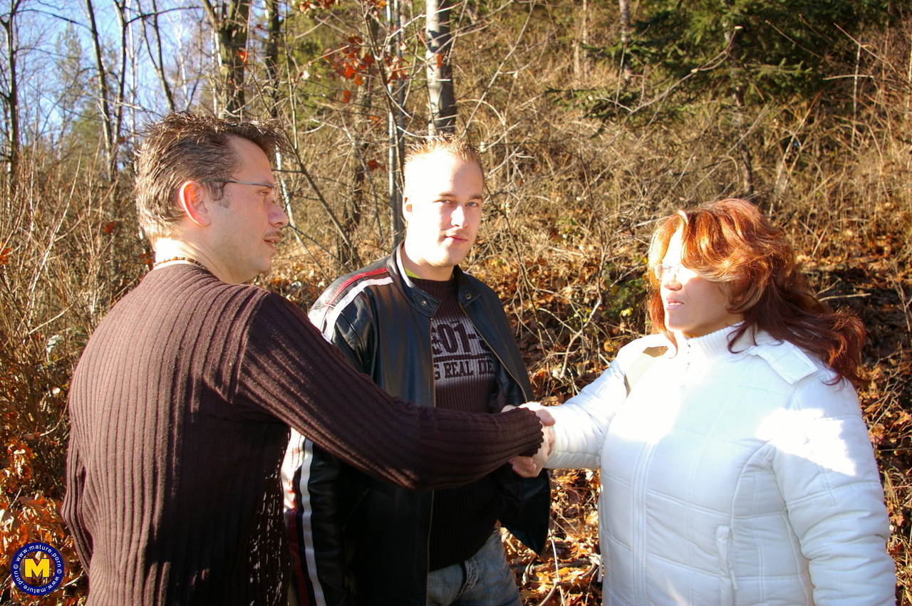 Rebekka Exposes Big Breasts And Ass And Gives Head Outdoors