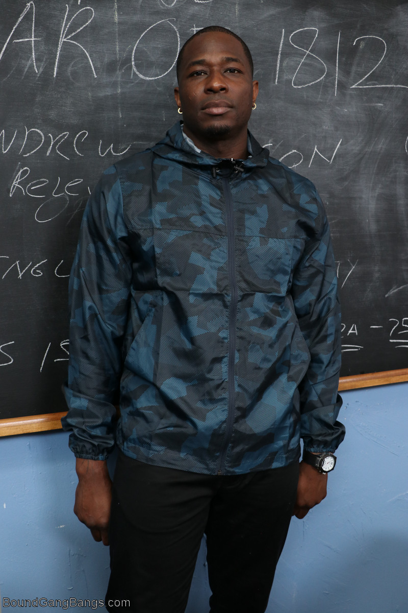 Учительница С Большими Глазами Ди Уильямс В Групповом Сексе С Бондажем