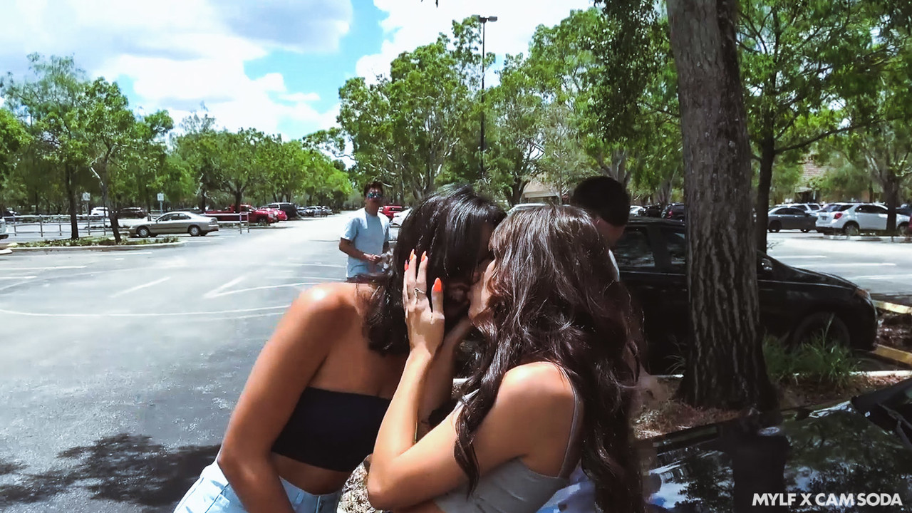 Lesbianas Dana Wolf Y Vienna Black Follan En Público