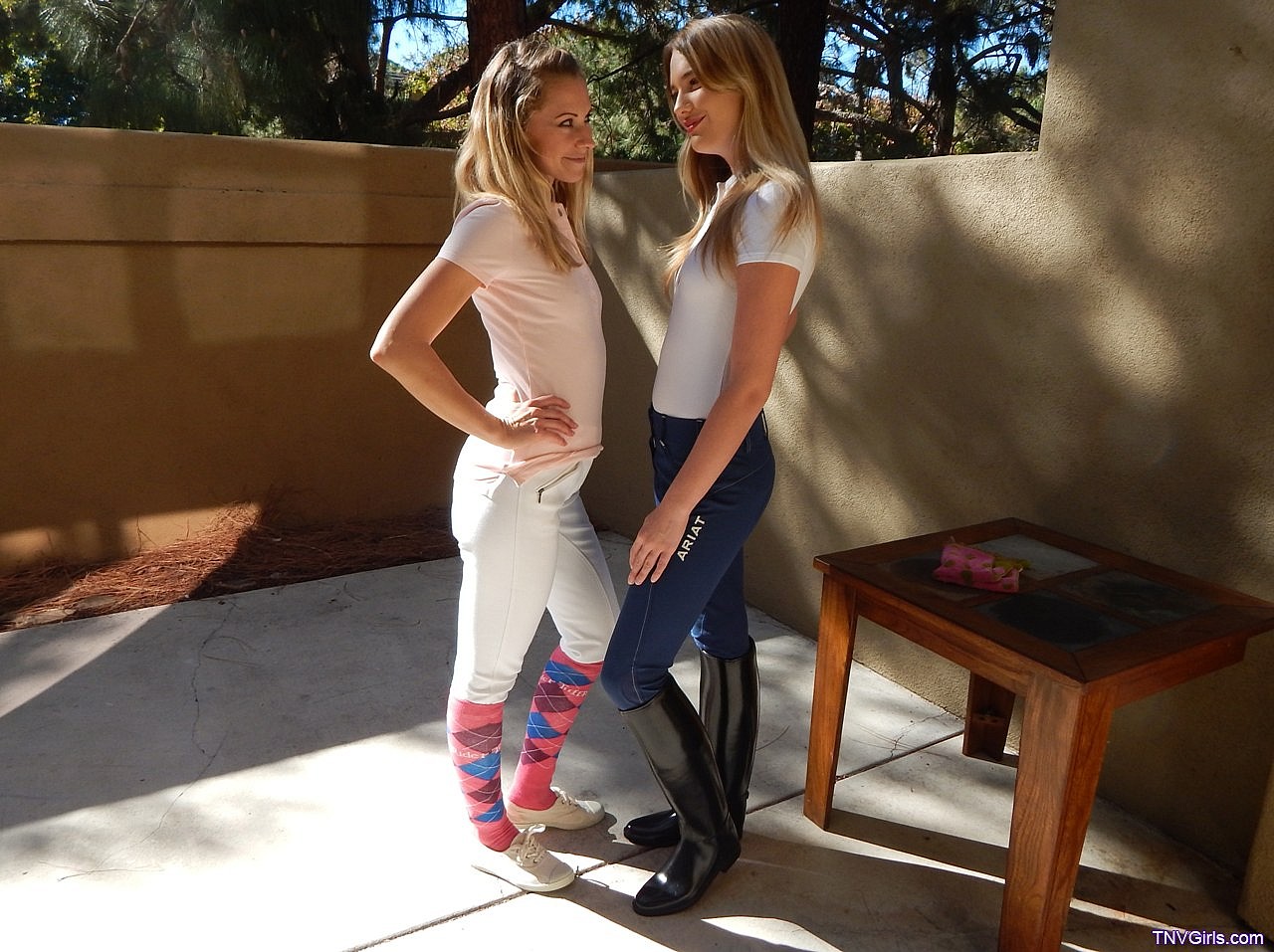 Beautiful Teens Nicole & Courtney In 69 Oral Pleasure Action