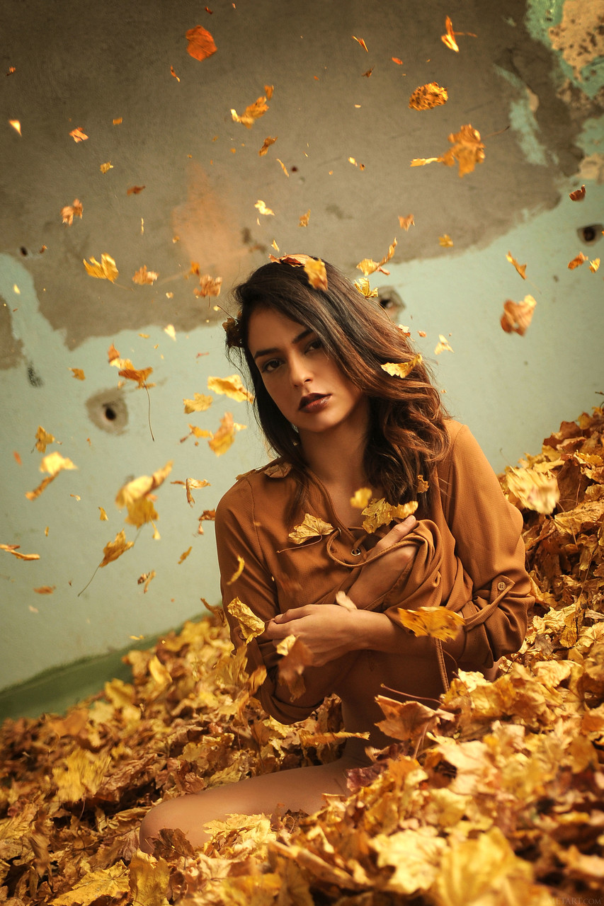 صور عارية لجوي لامور من ميت آرت