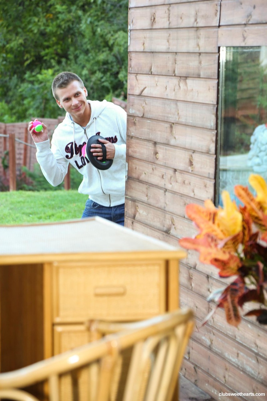 लंबे पैरों वाली श्यामल शौकिया एड्रियाना सी अपने बॉयफ्रेंड द्वारा नंगी की गई और चुदाई की गई