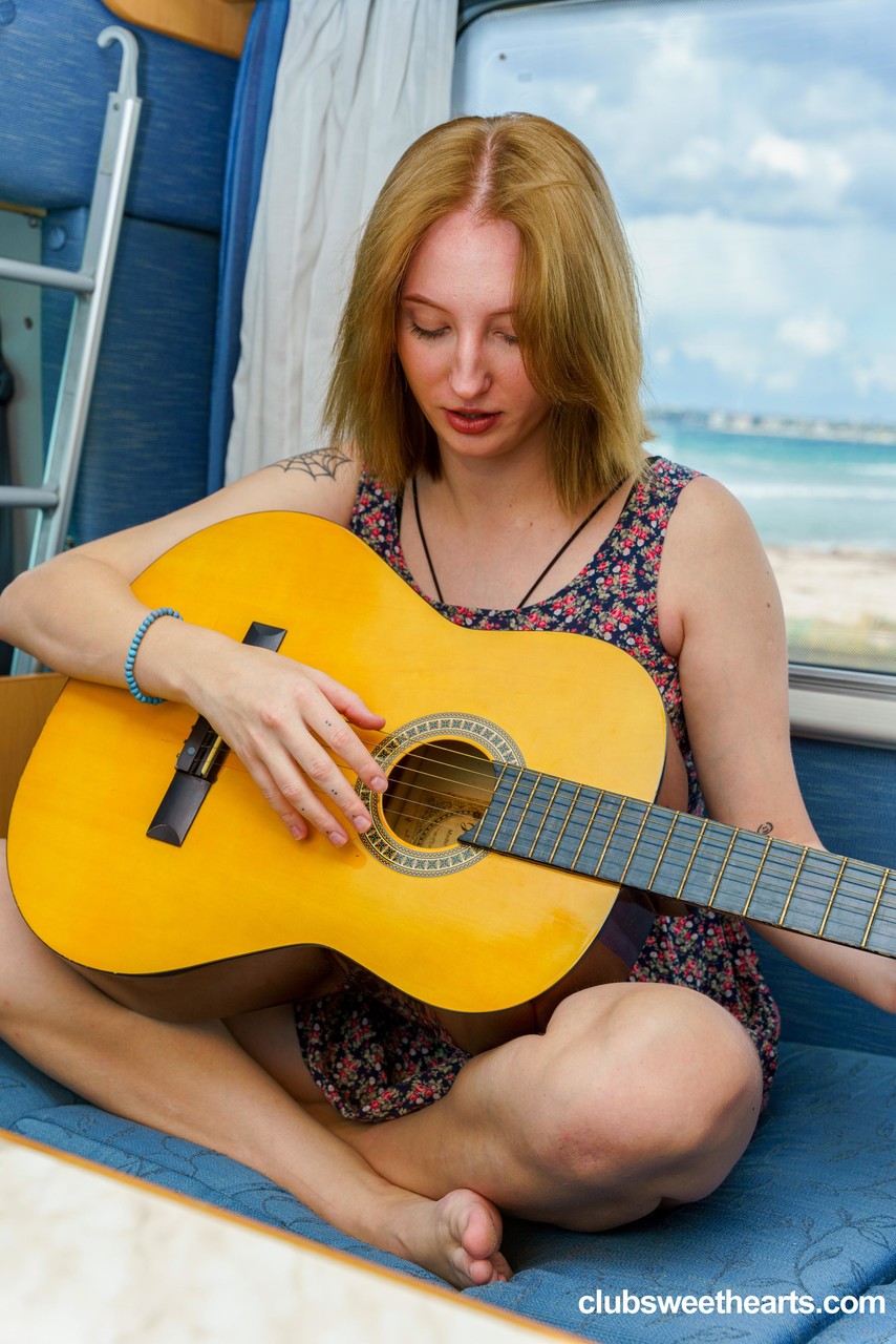 Emma Korti 裸体 XXX 与 Club Sweethearts