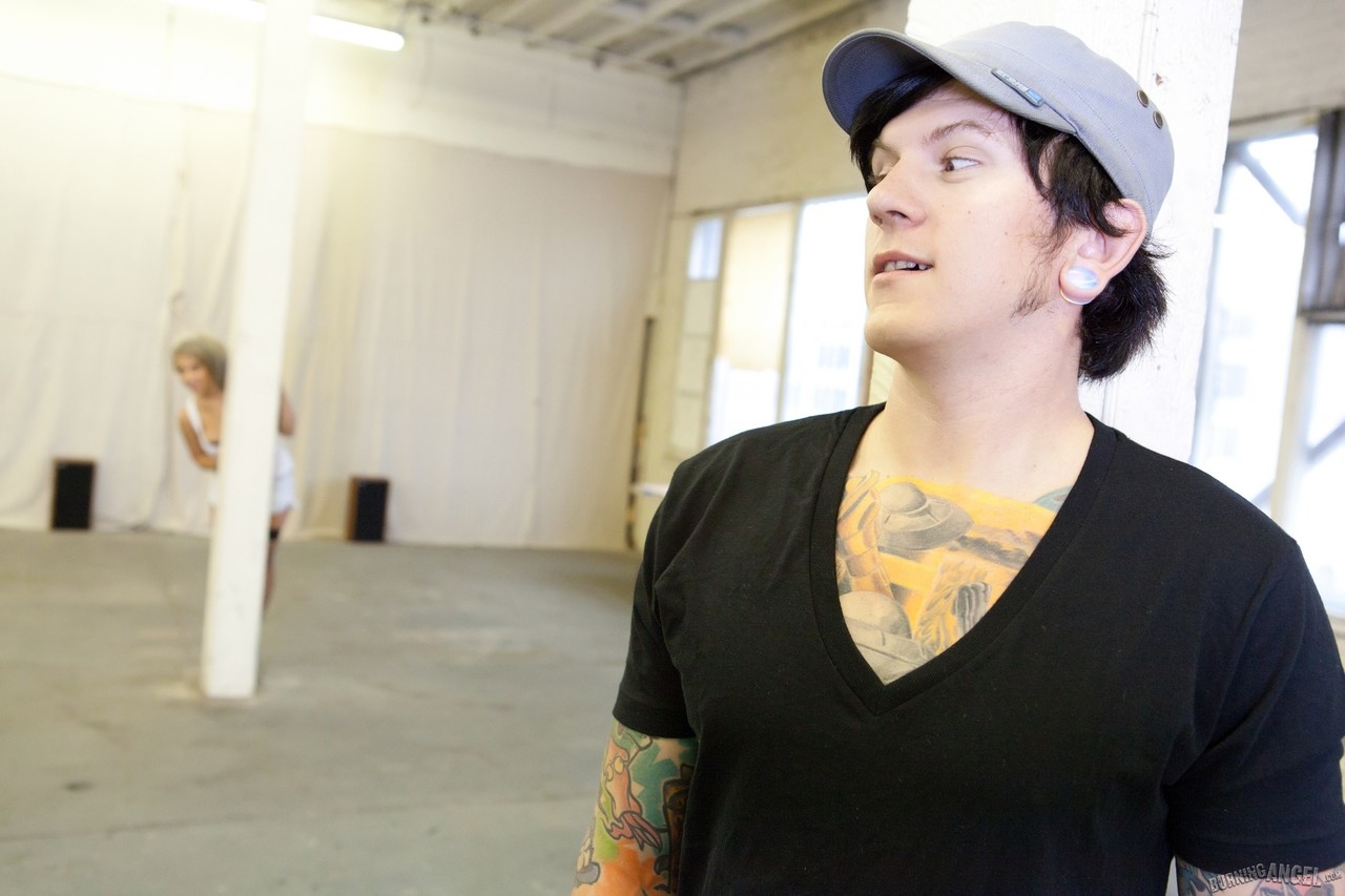 ヴェロニカ・ローズ、豊満なラテン系の女性、ストリップタグの後、陰部を舐められる