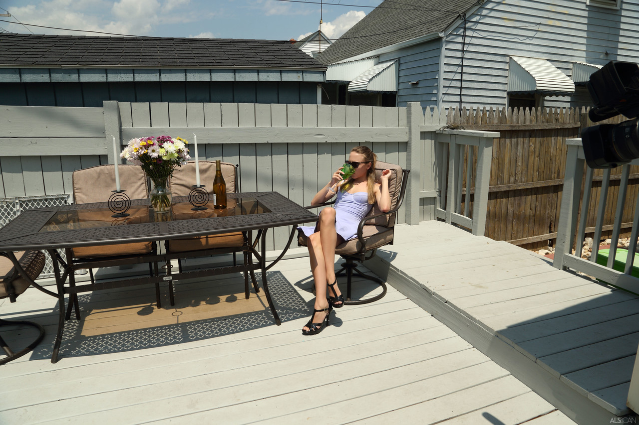 オーブリー・スターがXXXシーンで裸でALSスキャンを実行