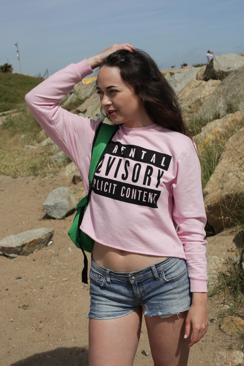 Teen Moray Moore Strips & Dildo Masturbates Outdoors