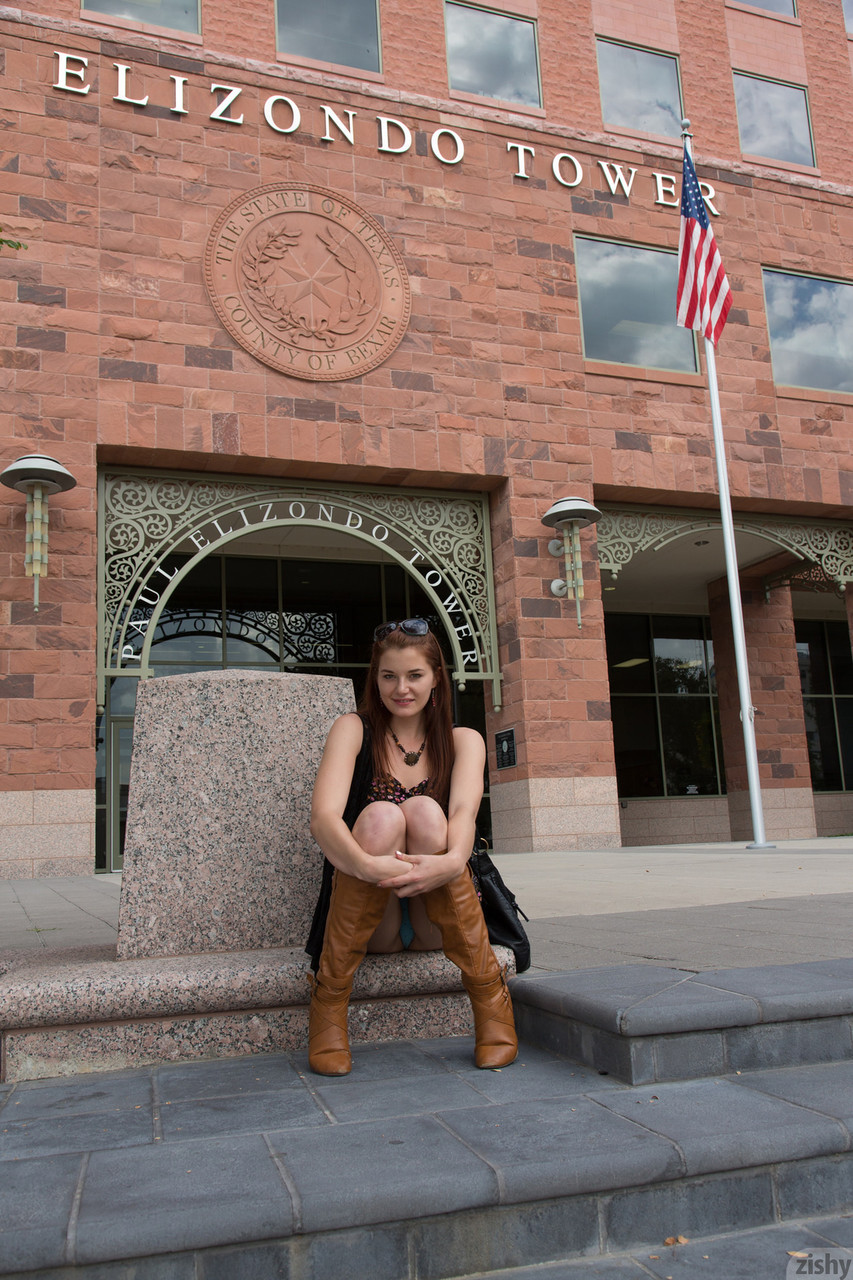 Amateur-Teen Jessica Marco Zeigt Schamlos Ihren Arsch Und Posiert Nackt In Der Öffentlichkeit