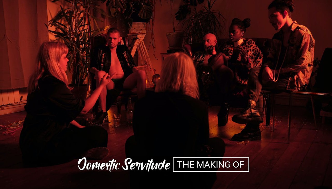 アマチュア異種族乱交でバイセクシャル男たちと熱いエボニードール