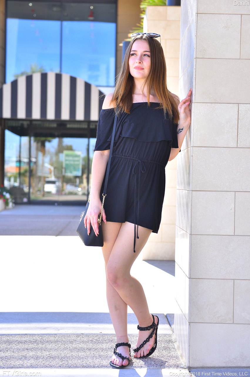 Danni Wen Xing De Sha Wei Xi Yang Xi Sheng De Ji Rou Chao Ban Na Zai Re De Wa Xi Wai Mian