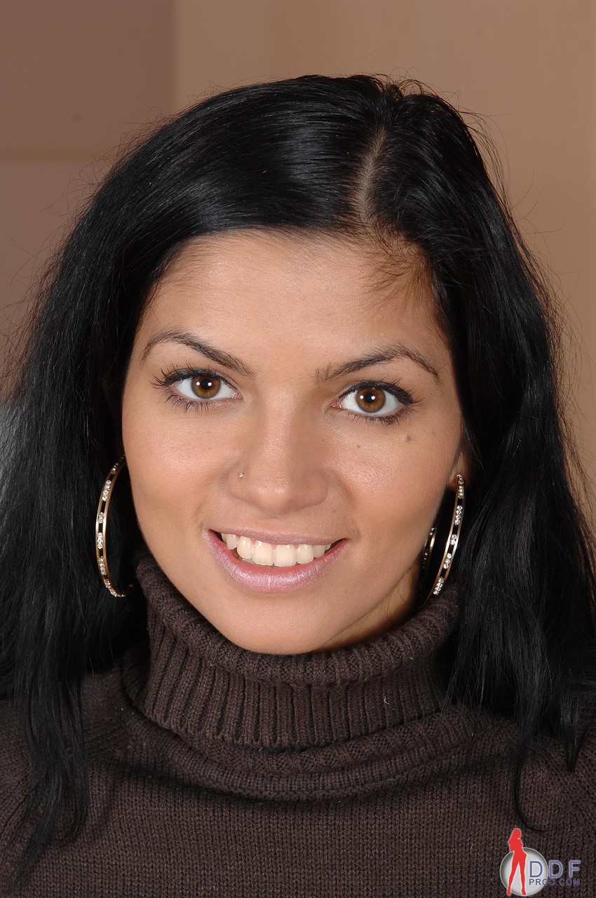 Худая Венгерская Новичок Pure Angel Показывает Свои Невинные Дырочки И Сексуальные Ноги