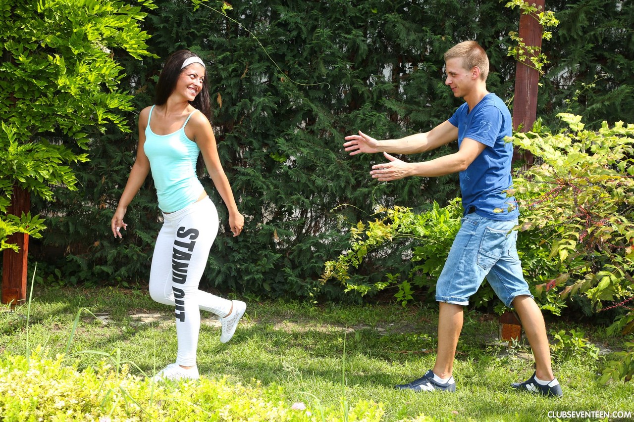 薇薇安 B 裸體少女色情照片來自 Club Seventeen