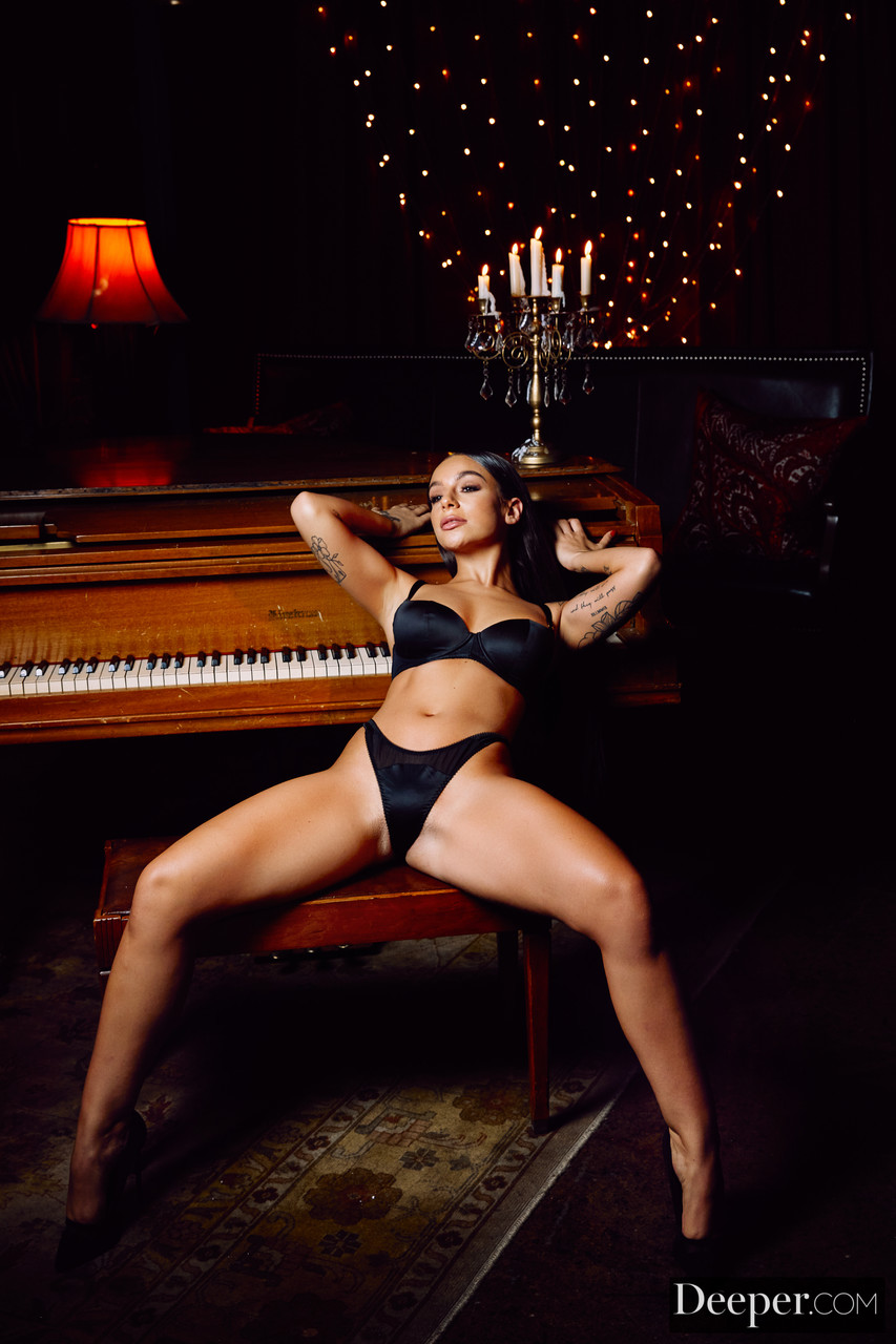 Estrellas Porno Pervertidas Con Tetas Grandes Comparten BBC En Orgía Interracial