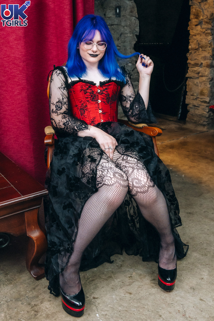 इवी निक्स और यूके टीगर्ल्स स्टीमी सेक्स फोटोज में