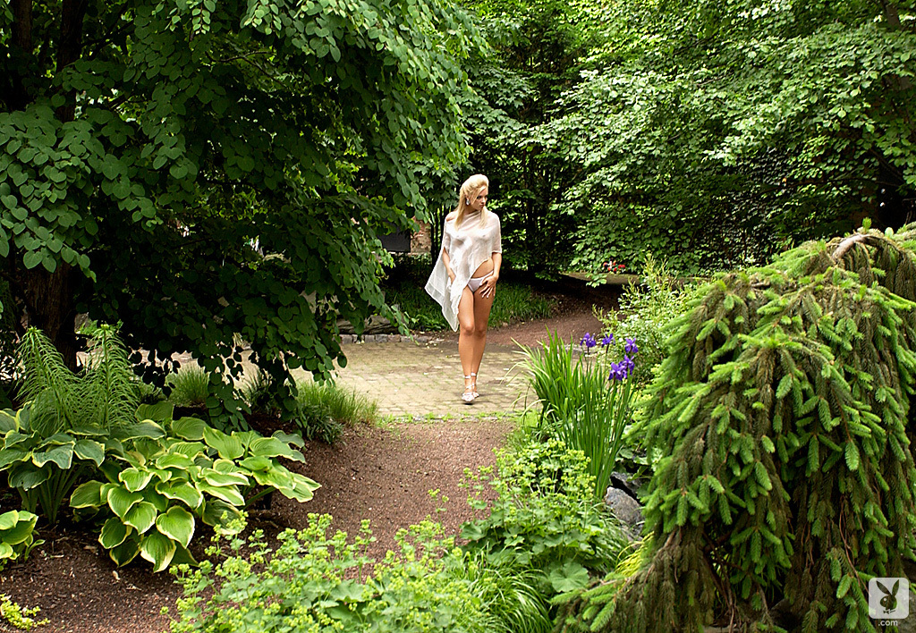 Luscious Milf Shawn Hektor Strips In Nature Exposing Natural Big Tits