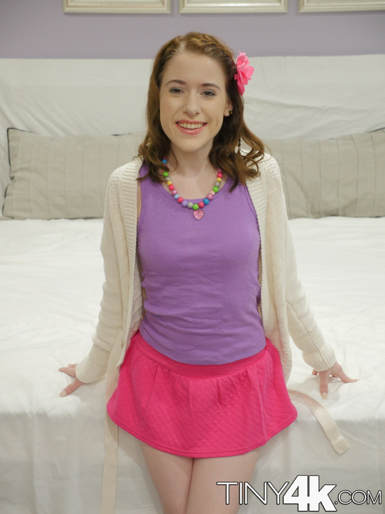 Kleine Junge Mädchen Alice Marchesi Zeigt Ihre Rasierte Möse