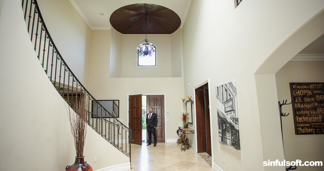 Sensual MFM Threesome With Blonde Babe Kenzie Taylor Getting Pussy Licking