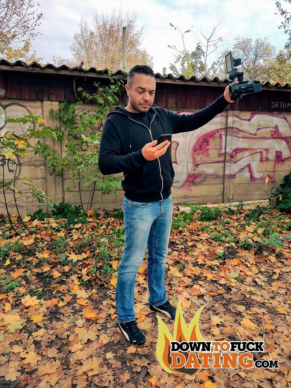 性感辣妈普莉西拉户外黑裙淫乱性爱