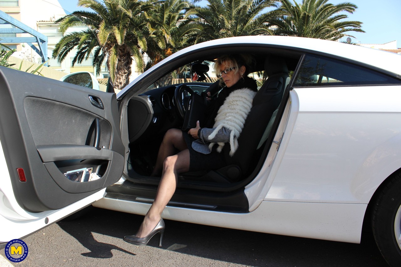 Classy Milf Marina Beaulieu Seduced And Boned By Horny Neighbor