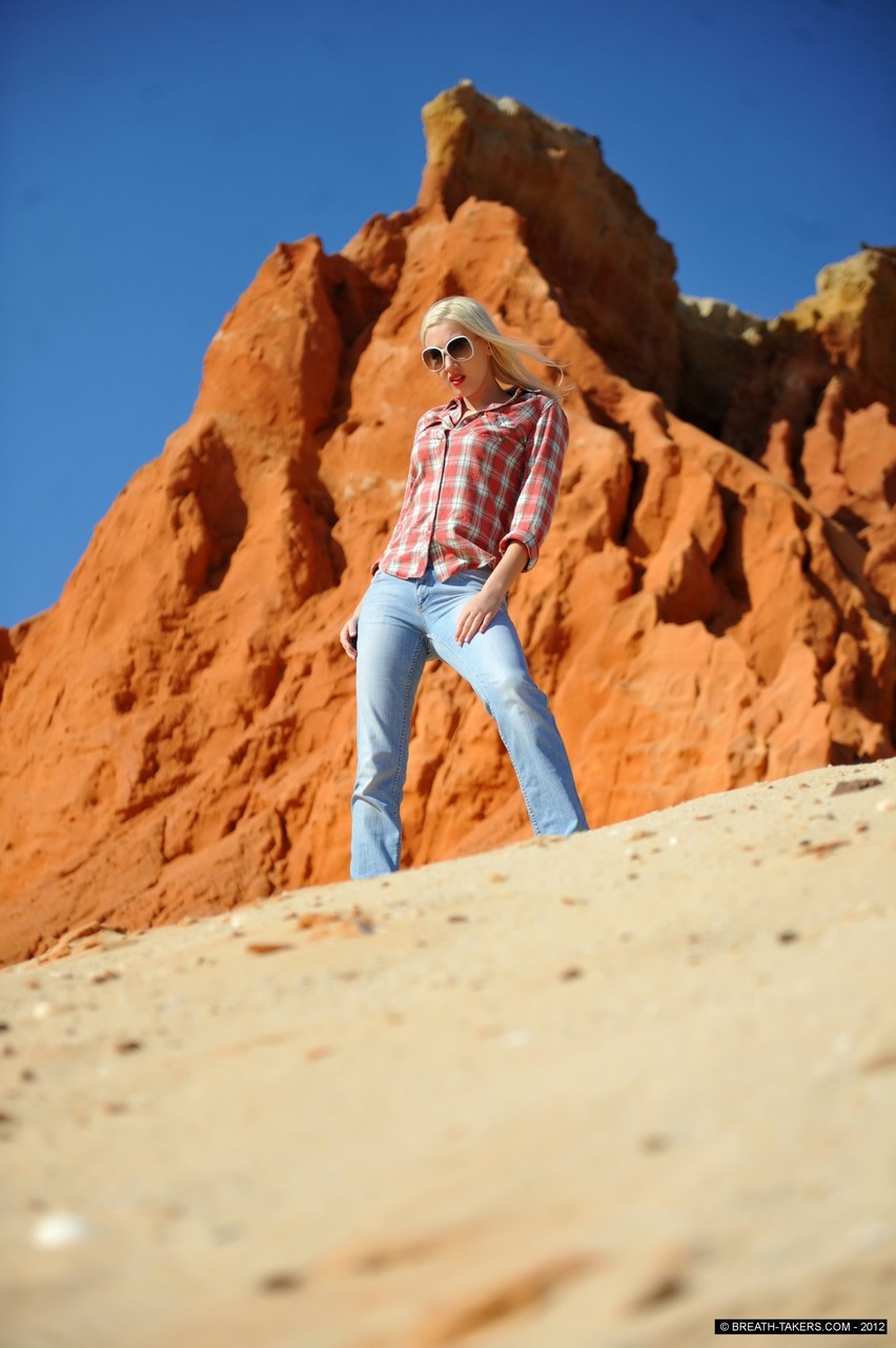 Blonde Lada Love Gets Naked On Red Rocks With Red Lips