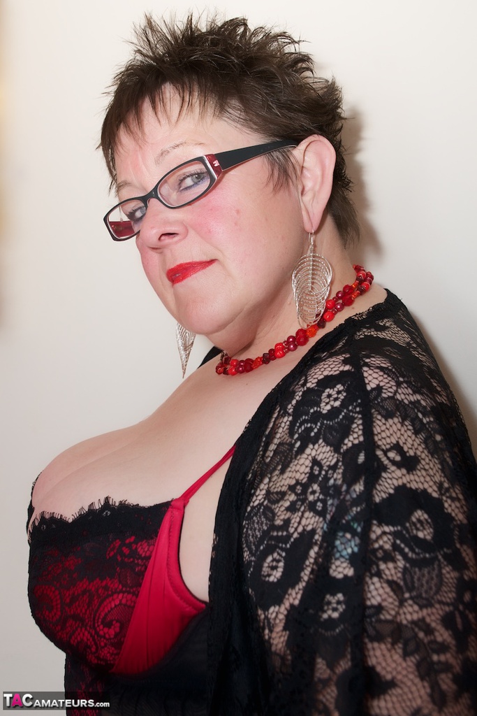 Warm Sweet Honey: Fat Older Woman In Lingerie And Glasses Dildos Her Pussy