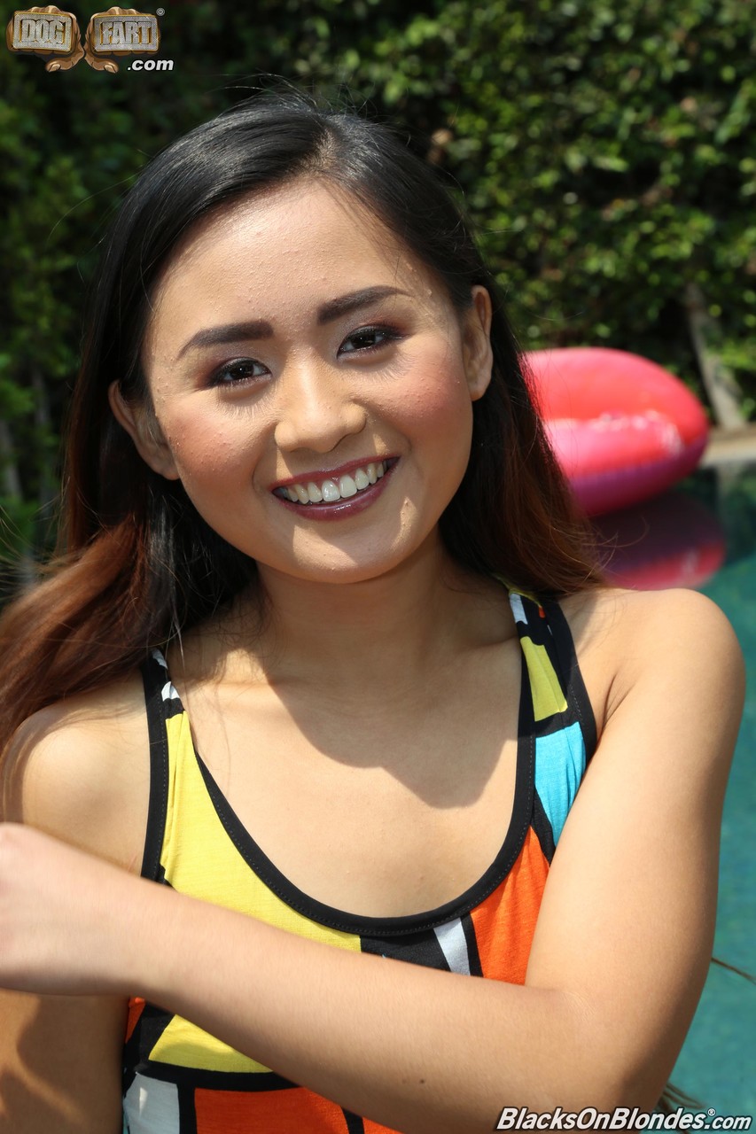 Elle Voneva, 亚裔少女, 被大黑鸡巴操屄