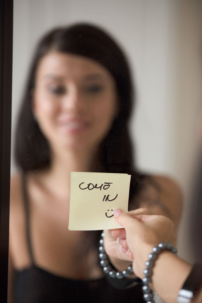 المثليات فيكي لوف وجيسيكا بور特مان يلعبن لعبة قبل لعبة ل舔ك Pussy