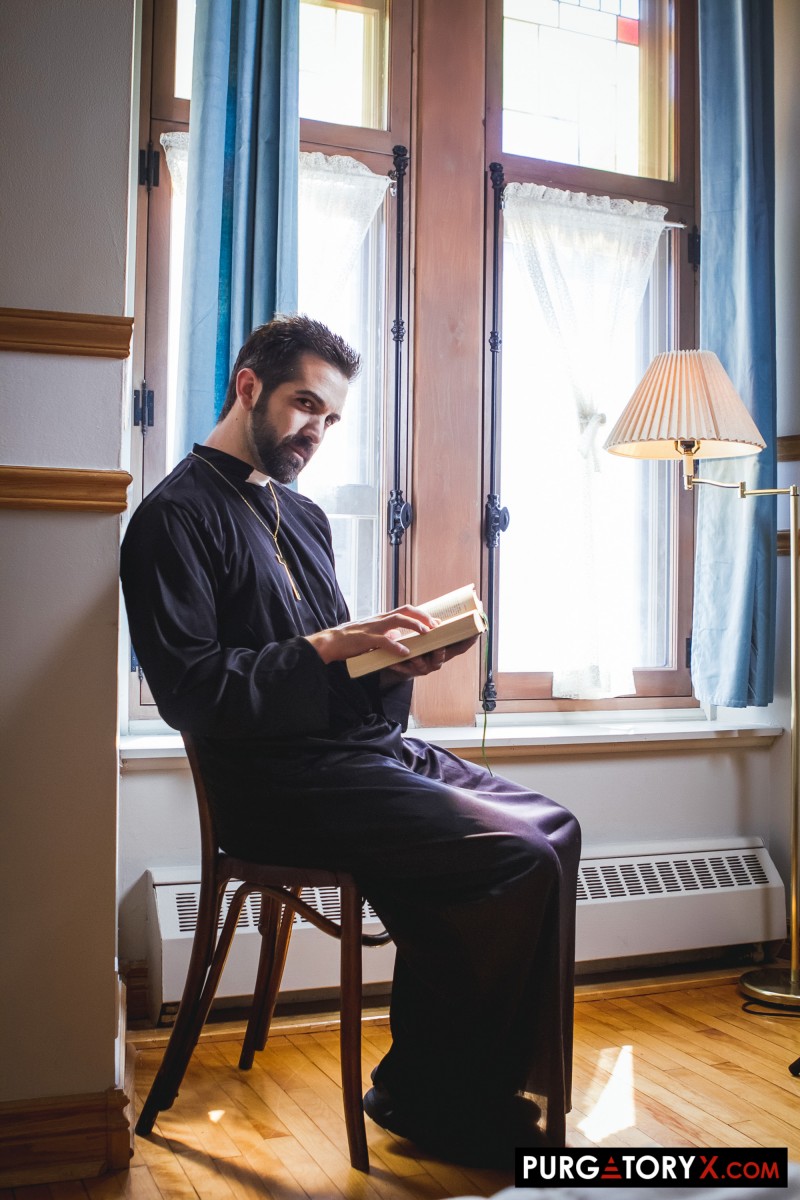 Chaude Latine Adolescente Lily Hall Se Déshabille Avant De Donner Une Fellation Désordonnée