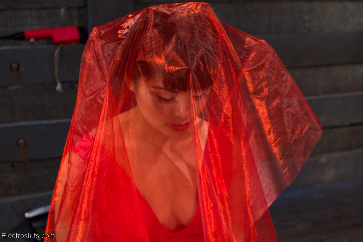 Busty Aiden Starr Fists And Zaps Tied Up Exotic Milcah Halili