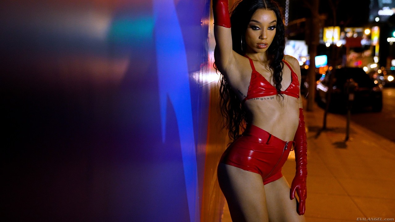 Alexis Tae Ebony Stunner Double Fucked In Interracial Gangbang