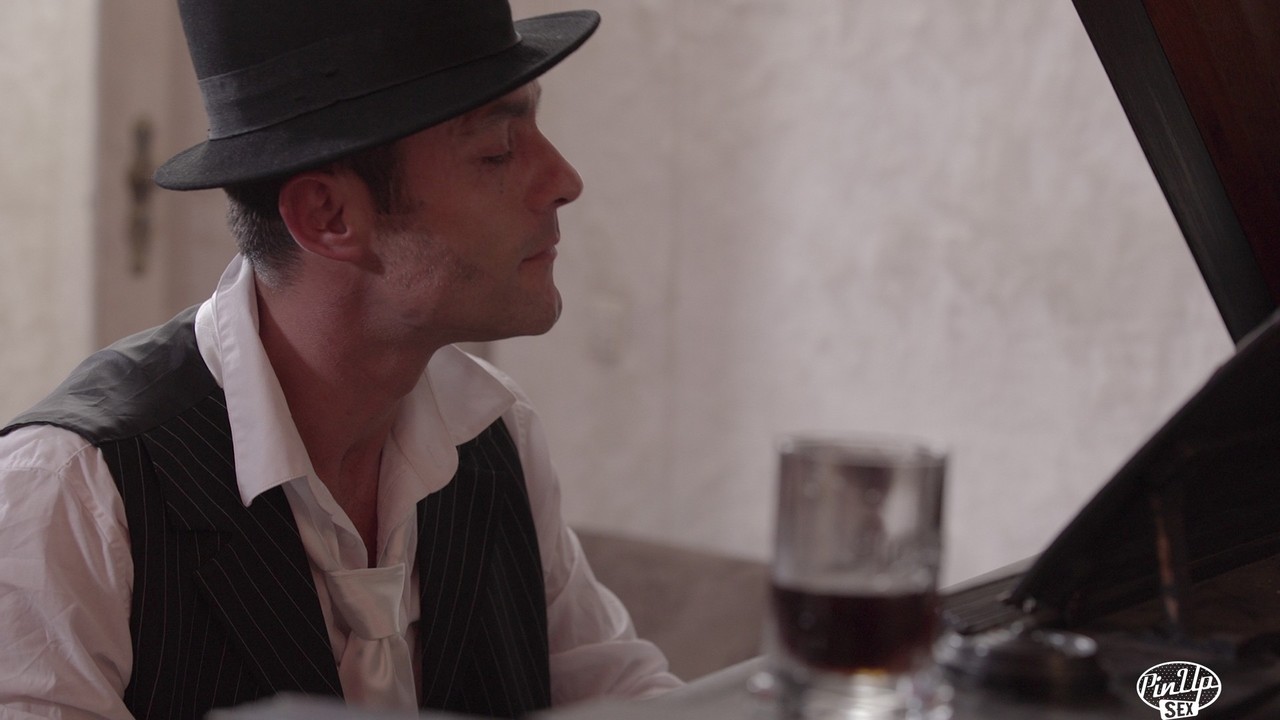 Flirtatious Hungarian Jenette Needs Musician To Offer His Cock For Sucking