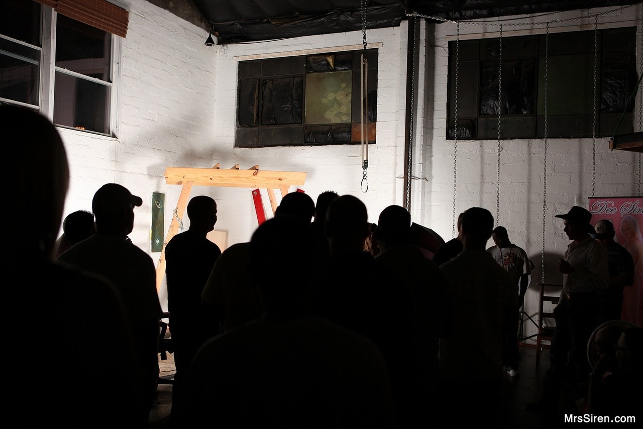 Curvy Milfs With Big Butts Strip And Rub Each Other's Vagina In Threesome