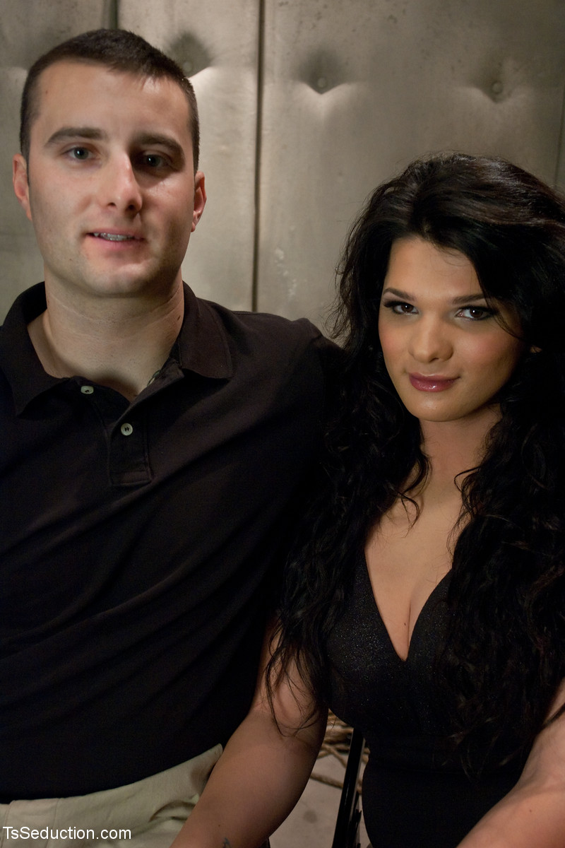 TS आकर्षण ब्रिटनी मार्कहैम और माइकल ब्रिडलवील नग्न के साथ