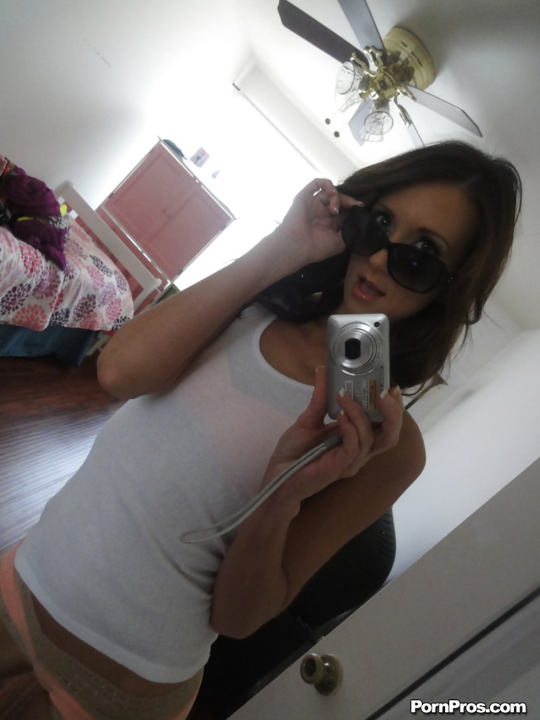 Caliente Milf Katie Jordin Se Pone Un Short Ajustado Para Provocar A Su Ex